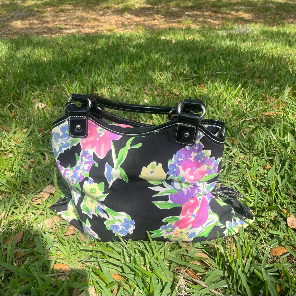 Chaps Floral Hobo Purse. EUC Great Spring/Summer Bag
